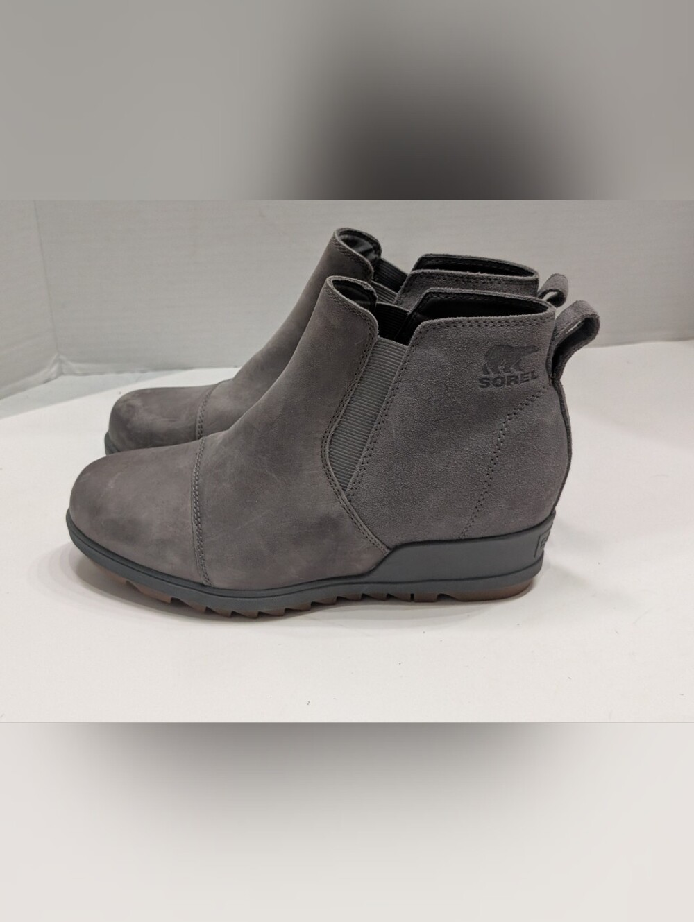 NWOT Sorel Women's 8 Evie 2 Chelsea Boots Gray Leather Wedge Ankle Booties Pull